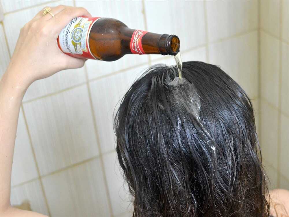 Dùng bia tươi để loại bỏ nấm da đầu